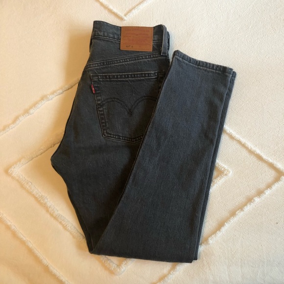 EUC Levi’s 501 skinny - Picture 5 of 7